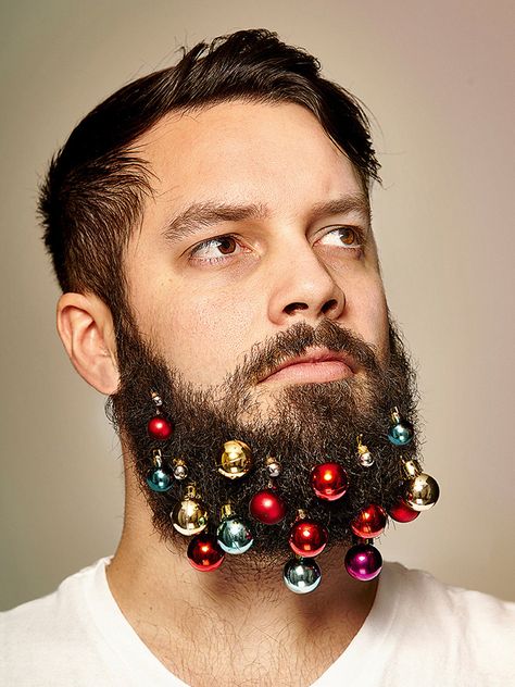 turn your facial scruff into a festive tree with beard baubles Barba Hipster, Beard Baubles, Beard Decorations, Beard Ornaments, Glitter Beards, Flower Beard, Beard Accessories, Hipster Accessories, Hipster Beard