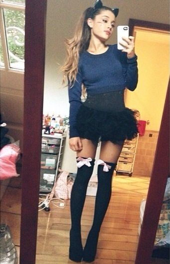 Ariana Grande soo pretty I wanna be here Adriana Grande, Ariana Grande Images, Taking A Selfie, Ariana Grande Outfits, Celebrity Halloween Costumes, Ariana Grande Cute, Ariana Grande Style, Ariana Grande Photos, Ariana Grande Pictures