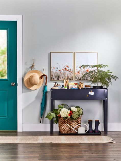 11 Must-Know Tips for Organizing an Entryway Fake Entryway, Kitchen Entryway Ideas, Diy Entryway Storage, Teal Door, Creating An Entryway, Shoe Organizer Entryway, Entryway Table Decor, Entryway Mirror, Diy Entryway