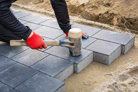 Yard Sitting Area, Paver Patio Installation, Paving Diy, Sidewalk Repair, Concrete Molds Diy, Driveway Pavers, Brick Paver Patio, Patio Installation, How To Install Pavers