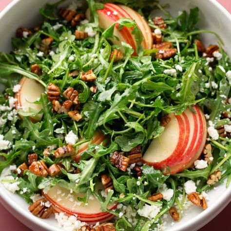 Apple Pecan Arugula Salad - Peas and Crayons Arugula Thanksgiving Salad, Breakfast Arugula, Arugula Pecan Salad, Apple Arugula Salad, Arugula Apple Salad Recipes, Arugula Apple Salad, Apple And Arugula Salad, Arugula Salad With Apples, Fall Salad With Apples And Pecans