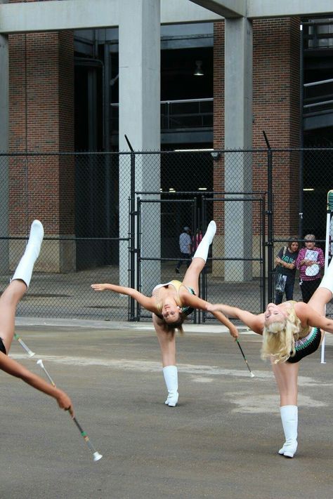 Now that's a layout!!! 2017 UAB Majorettes Baton Twirling Aesthetic, Majorette Aesthetic, Majorette Poses, Colorguard Aesthetic, Majorette Uniforms, Twirl Girl, Carnival Girl, Baton Twirling, Color Guard