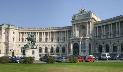 Hungarian Architecture, Austria Itinerary, What To Do In Vienna, Medieval Palace, Things To Do In Austria, Hofburg Palace, Empress Of Austria, Belvedere Palace, Austria Travel Guide