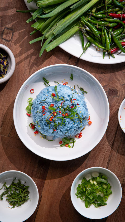 Vibrant Blue Rice With Lundberg Family Farms Resteraunt Ideas, Soups Winter, Greek Veggies, White Jasmine Rice, Baby Shower Finger Foods, Blue Rice, Asian Recipe, Party Monster, Gluten Free Sides