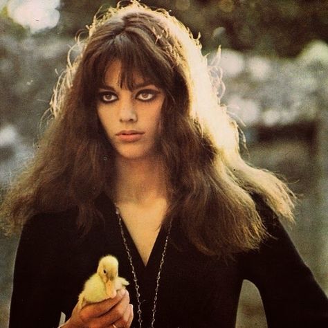 Tina Aumont, Makeup Inspo, Makeup Hair, Hair And Makeup, Hair Inspo, Pretty People, Bangs, Long Hair, Makeup Looks