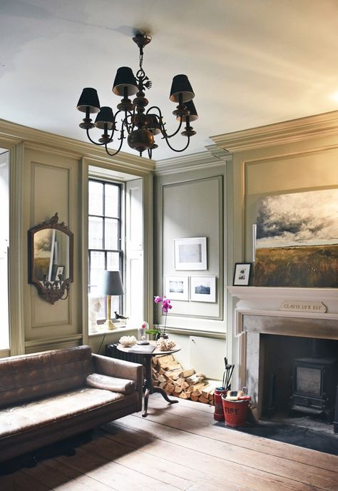 Like the deep windows with 12 inch panel trim; perhaps we can add some small secret hiding spots here. Spitalfields Interiors, Georgian Living Room, Georgian Farmhouse, Grimmauld Place, Townhouse Renovation, Georgian Fireplaces, Nyc Townhouse, Georgian Style Homes, Townhouse Interior