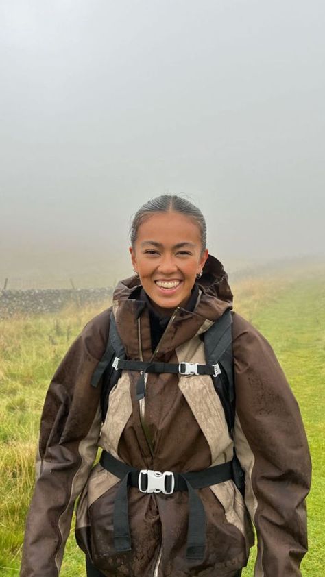 Conquer the trails even in the rain with our guide to the perfect rainy day hiking gear. Stay dry, comfortable, and embrace the unique beauty of a wet adventure. #HikingInTheRain #RainyDayAdventure #TrailReady Rain Hike Outfit, Outdoor Rainy Day Outfit, Rainy Walk Outfit, Rainy Day Hiking Outfit, Rain Hiking Outfit, Rainy Hike Outfit, Hiking Backpack Aesthetic, Hiking Rain Outfit, Outdoor Outfit Winter