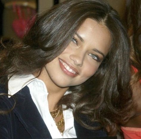 Adriana Lima Style, Adriana Lima Young, Vs Models, 90s Models, Model Aesthetic, About People, Blogger Girl, Adriana Lima, Iconic Women