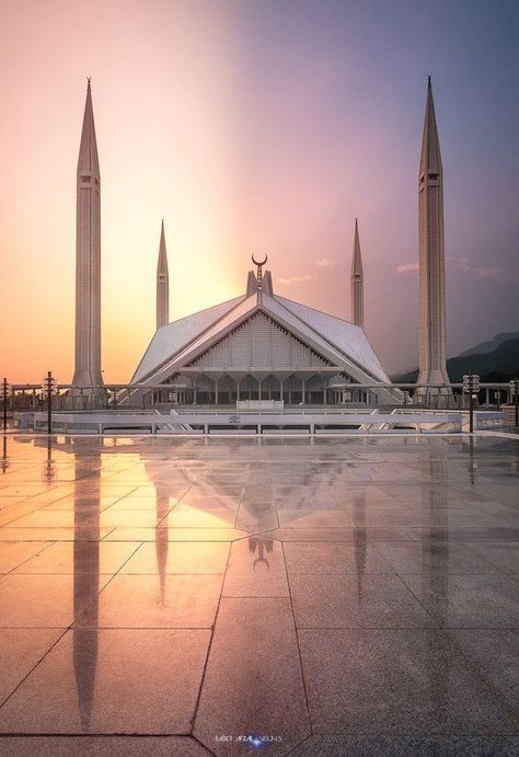 Faisal Mosque, Pakistan Pictures, Bedouin Tent, Pakistan Culture, Pakistan Travel, Muslim Countries, Mosque Architecture, Islamabad Pakistan, Beautiful Mosques