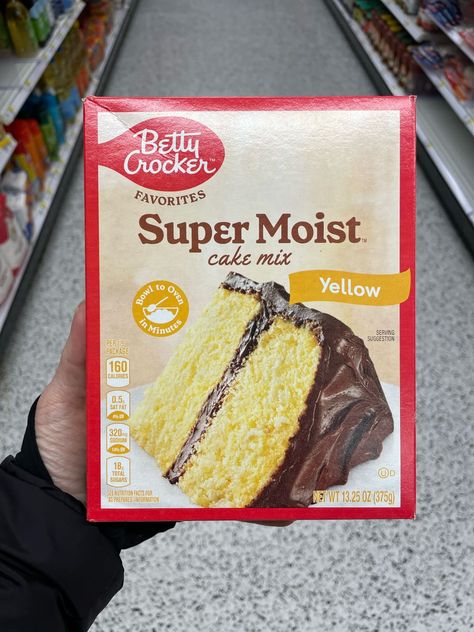 Someone holding Betty Crocker boxed yellow cake. Sock It To Me Cake Recipe, Sock It To Me Cake, Peach Cobbler Dump Cake, Betty Crocker Cake Mix, Moist Yellow Cakes, Betty Crocker Cake, Broma Bakery, Sock It To Me, Homemade Frosting