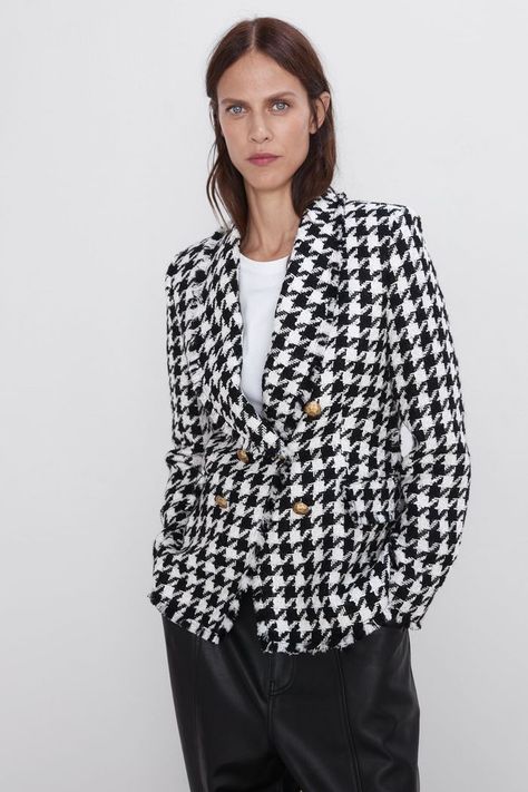 The 7 Best Fall Trends at Zara | Who What Wear Black And White Jacket, Houndstooth Jacket, Houndstooth Blazer, Casual Jackets, White Houndstooth, Woolen Coat, Zara Jackets, White Jacket, Long Sleeves Jacket