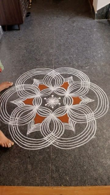 Yt Studio, Body Facts, Pongal Kolam, Pattern Design Drawing, Good Over Evil, Kambi Kolam, Easy Rangoli Designs Diwali, Kolam Design, Rangoli Side Designs