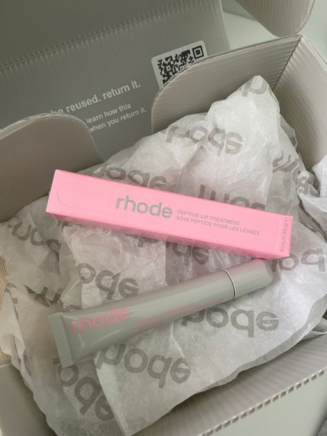 Rhode Vanilla, Yoga Lifestyle Inspiration, Dehydrated Lips, Watermelon Slice, Skincare Packaging, Creative Life Quotes, Pink Girly Things, Dry Lips, Lip Plumper