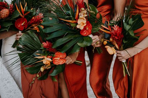 Tropical Wedding Color Palette, Tiki Wedding, Moody Tropical, Playa Del Carmen Wedding, Tropical Wedding Bouquets, Tropical Wedding Theme, Tropical Glam, Dresses Photography, Tropical Wedding Inspiration