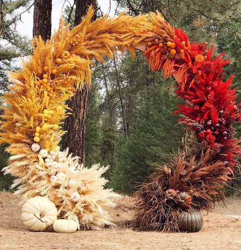 Fall Wedding Ceremony Decorations, Fall Ceremony, Fall Backdrops, Fall Wedding Ceremony, Fallen Arches, Thanksgiving Wedding, Fall Fest, Outdoor Fall Wedding, Rustic Fall Wedding