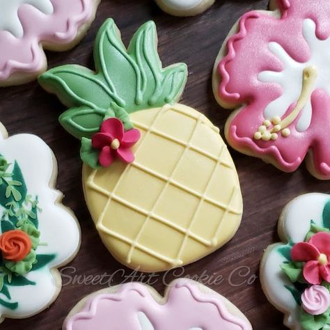 Sneak peek!  I love this tropical theme!  More pics to come when I can show the full set! . . #sneakpeek #pineapplecookies… Pineapple Sugar Cookies, Luau Cookies, Pineapple Sugar, Pineapple Cookies, Pineapple Theme, Sugar Cookie Royal Icing, Summer Cookies, Sugar Cookie Designs, Cutout Sugar Cookies