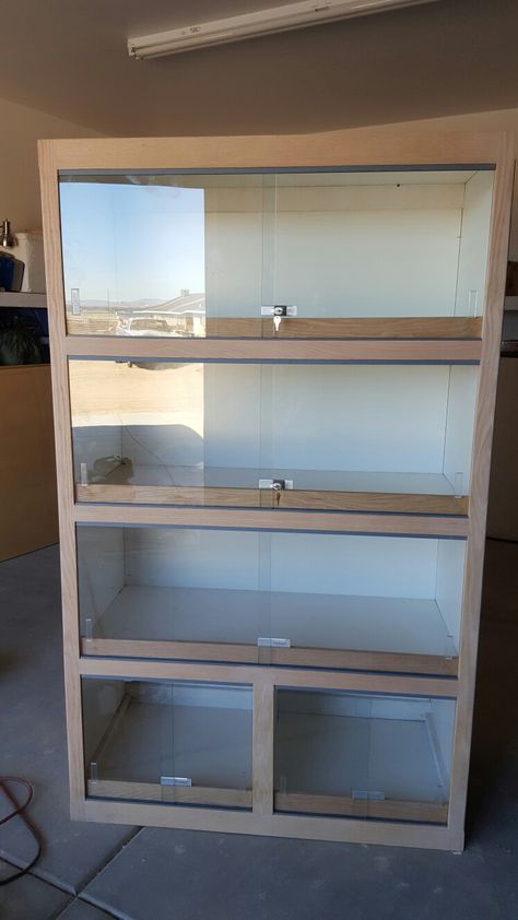 Home made reptile bookcase Reptile Rack, Snake Cages, Diy Reptile, Snake Terrarium, Snake Enclosure, Gecko Terrarium, Reptile House, Reptile Room, Reptile Tank