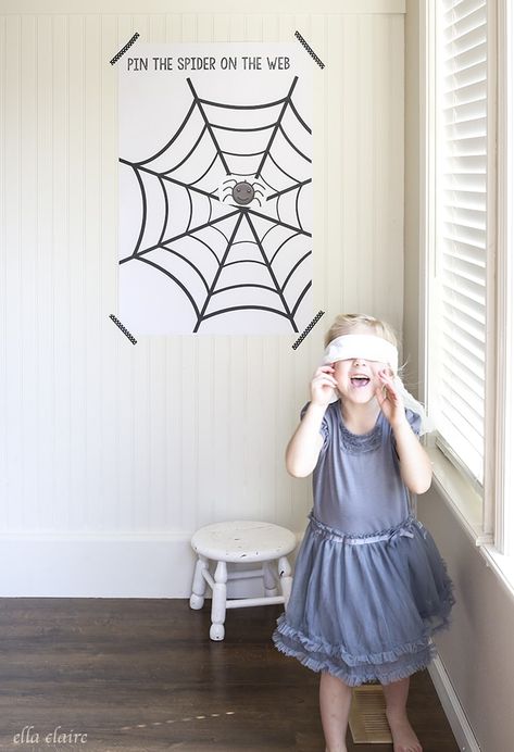 Pin the Spider on the Web | Free Printable - This post is sponsored by GraphicStock.com. It has been such a hot summer here, and I have been oh so pregnant, that I am already dreaming of all things Fall! I had this idea for a free printable "pin the spider on the web" game for all of the upcoming Halloween carnivals and parties that you may be throwing, so I set to work designing one! I always loved "pin the tail on the donkey" when I was a kid, so I thought this would be a fun spin on that #... Ella Claire, Diy Halloween Dekoration, Fun Halloween Party Games, Halloween Donuts, Fun Halloween Games, Pin The Tail, Halloween Class Party, Easy Halloween Party, Halloween Bingo