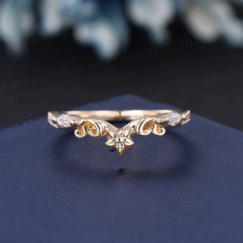 Nature Inspired Moissanite Contour Wedding Band 14K Gold Unique Floral Curved Wedding Ring Twig Vine Stackable Filigree Bridal Promise Ring * Metal: 925 sterling silver, Solid 14k/18k gold,platinum * Gemstones: Moissanite --------------------------- ❥Payment Plan❥ The first payment is 30% of the total, then the rest payment can be divided into several payments. Total payment period is 3 months. --------------------------- ❥Free Engraving❥ Up to 15 letters ---------------------------- ❥Refund and Exchanges❥ We offer 30 days Money Back guarantee return policy. Item(s) must be returned in unused (original) condition. As the item was custom made for you,some restocking fee will be cut from the original payment. Intricate Wedding Band, Opal Wedding Bands, Vine Wedding Band, Nature Inspired Wedding Bands, Flower Wedding Band, Curved Wedding Ring, Nature Inspired Wedding Ring, Nature Wedding Ring, Filigree Wedding Band