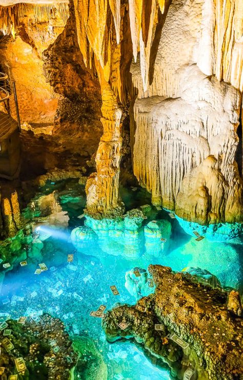 Luray Caverns in Virginia Luray Caverns Virginia, Stalagmites And Stalactites, Shenandoah Virginia, Places To Visit In Virginia, Luray Virginia, Massanutten Resort, Girlfriend Trips, Luray Caverns, Virginia Vacation