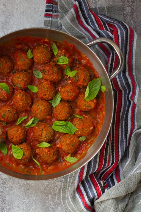 These vegan meatballs are yummy as they are good for you! Made with adzuki beans and lots of love:) Azuki Bean Recipes, Adzuki Bean Recipe, Bean Meatballs, Yummy Vegetable Recipes, Azuki Bean, Adzuki Beans, Vegan Meatballs, Meatball Ingredients, Homemade Tomato Sauce