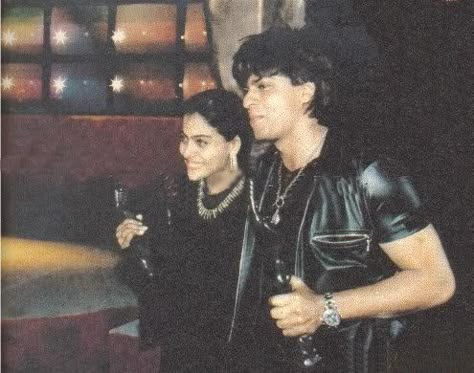 Shahrukh Khan And Kajol, Srk And Kajol, Srk Kajol, Vintage Bollywood Aesthetic, 90s Bollywood Aesthetic, Bollywood Aesthetic, Bollywood Posters, Desi Love, Refined Fashion