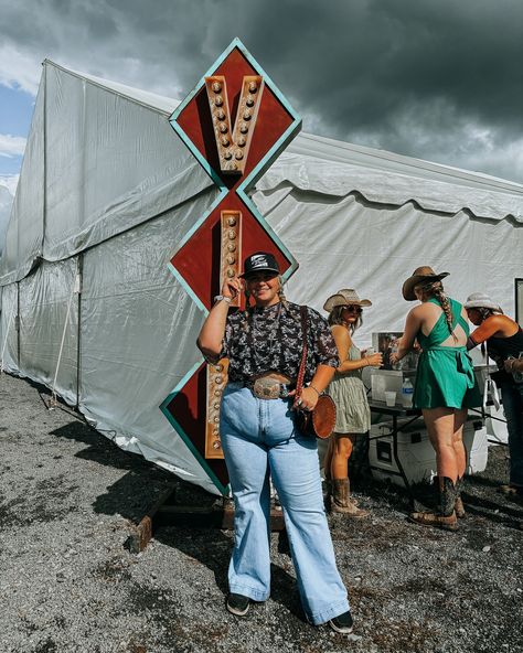 South was indeed rocked🤘🏼 @rockthesouth outfit details: hat- @cattleprodhatco shirt- @bucklebunniesfw belt- @amazon belt buckle- @westernthreadshatco x @mollyscustomsilver jeans- @fashionnova shoes- @heydude purse- @alamosaddles necklace- @nizhonitradersllc rings- @powwowtrading @wildridesilver @nizhonitradersllc @d.j.bax #biggestpartyinthesouth #rts #rockthesouth #rockthesouth2024 Amazon Belt, Big G, Outfit Details, Country Girls, Belt Buckle, Western Fashion, Belt Buckles, Fashion Nova, Buckle