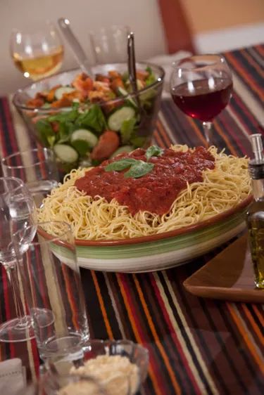 Cheap Food Ideas, Cooking Spaghetti, Spaghetti Dinner, How To Make Spaghetti, Cheap Food, Pasta Bar, Easy Camping Meals, Homemade Spaghetti, Meals Recipes