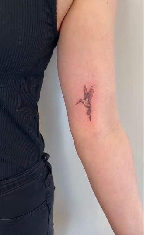 Bird Bicep Tattoo, Simple Humming Bird Tattoos, Summer Inspired Tattoo, Parents Birthday Tattoo, Humming Bird Tattoo For Women, Aloha Tattoo, Small Hummingbird Tattoo, Tattoo Placement Arm, Bird Tattoos For Women