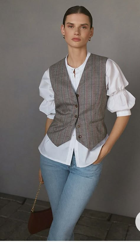 Tailored Vest Outfits, Waistcoat Outfit, Vest Outfits For Women, Tailored Vest, Waistcoat Woman, Vest Outfit, Grey Vest, Smart Casual Outfit, Vest Outfits