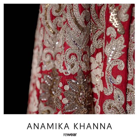 Anamika Khanna Embroidery Details, Anamika Khanna Embroidery, Anamika Khanna Saree, Anamika Khanna Lehenga, Flower Machine Embroidery Designs, Anamika Khanna, Lehenga Blouse Designs, Lengha Choli, Beautiful Fabrics