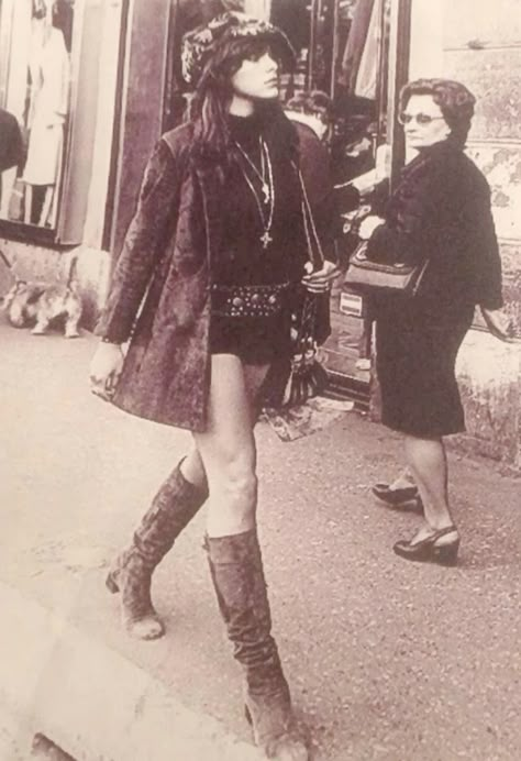 60s Vegas Fashion, Sapphire Almost Famous, 90s Fashion Drew Barrymore, 70s Hedonism, Mods And Rockers Fashion, 70s Aesthetic Rock And Roll, Alternative 60s Fashion, 60s Rockstar Aesthetic, 60s Gothic Fashion