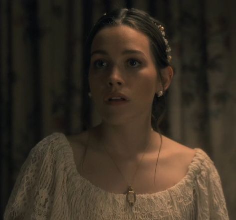 Nellie Crain, Nell Crain, Haunting Of Hill House, Victoria Pedretti, Bly Manor, I Relate, House Clothes, Witchy Fashion, Me As A Girlfriend