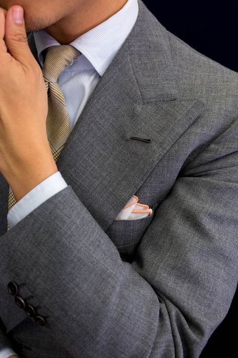 lnsee:  A bit of color in the hank for the business gray suit Gray Suits, Preppy Handbook, Gentlemen Style, Lovely Grey, A Man In A Suit, Man In A Suit, Classic Tailoring, Mens Business, Mens Fashion Business