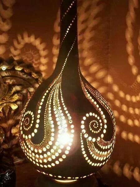 Beautiful Gorgeous Gourds, Lampe Art Deco, Luminaire Original, Gourds Birdhouse, Dremel Projects, Decorative Gourds, Hand Painted Gourds, Gourd Lamp, Gourds Crafts