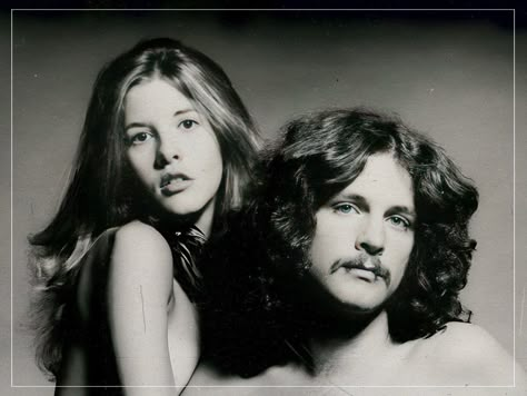 Exploring the relationship between Stevie Nicks and Lindsey Buckingham, as well as the Fleetwood Mac song she wrote with the aim of haunting her ex. Stevie And Lindsey, Stevie Nicks Lindsey Buckingham, Buckingham Nicks, Lindsey Buckingham, Gold Dust Woman, Stevie Nicks Fleetwood Mac, Rock N��’roll, I'm With The Band, Gold Dust