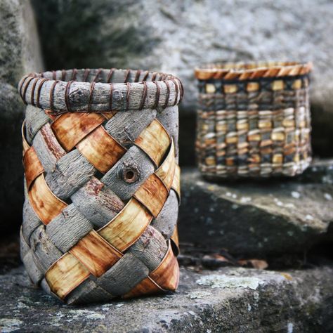 214 Likes, 16 Comments - Sandra Kehoe (@sandra.kehoe.5) on Instagram: “Back from Canada with all my willow bark and two of my first bark baskets. #willowweaving…” Bark Baskets, Birch Bark Crafts, Birch Bark Baskets, Basket Willow, Gardening Gift Baskets, Flax Weaving, Basket Weaving Diy, Willow Weaving, Pine Needle Baskets