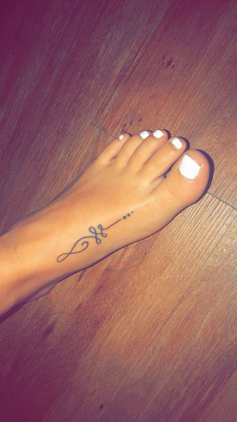 Side Foot Tattoos, Rosen Tattoo Frau, Classy Tattoos For Women, Cute Foot Tattoos, Small Foot Tattoos, Toe Tattoos, Ankle Tattoo Designs, Ankle Tattoos For Women, Anklet Tattoos