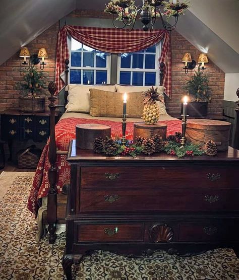 Primitive Bedrooms Ideas, Primitive Bedroom Ideas Rustic, Small Home Decorating, Primitive Bedroom Decor Ideas, Romantic Cabin Bedroom, New England Colonial Interior, Primitive Bedroom Ideas, Williamsburg Decor, Primitive Country Bedrooms