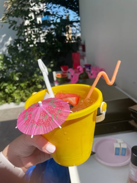 Summer Diy Party Decorations, Hawaiian Themed 21st Birthday, Byop Pool Party Decorations, 21st Birthday Ideas Pool Party, Beach Party For Adults, Beach 21st Birthday Party Ideas, Summer Nights Theme Party, Mexican Pool Party Ideas, 30th Birthday Summer Party