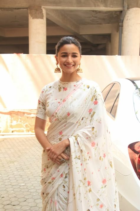 Alia Bhatt in a floral saree at gbk success meet 2 Floral Saree, Alia Bhatt, Floral Blouse, Saree, Floral, Gold, White