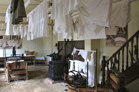 Victorian Laundry Room, Victorian Style Interior Design, Victorian Laundry, Victorian Style Interior, Victorian Rooms, Victorian Library, Victorian Manor, Victorian Books, Victorian Interiors