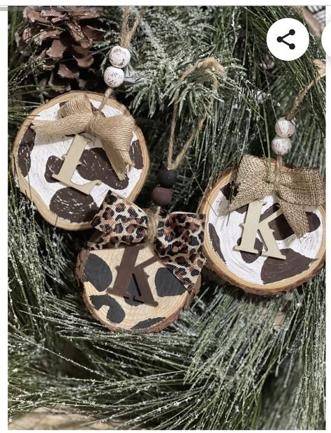 Outside Farmhouse Christmas Decor, Cow Print Ornaments Diy, Cow Print Christmas Decor, Diy Cow Ornaments, Cow Christmas Tree Ideas, Cow Print Christmas Tree, Country Christmas Decorations Diy, Western Christmas Tree Ornaments, Cowhide Crafts