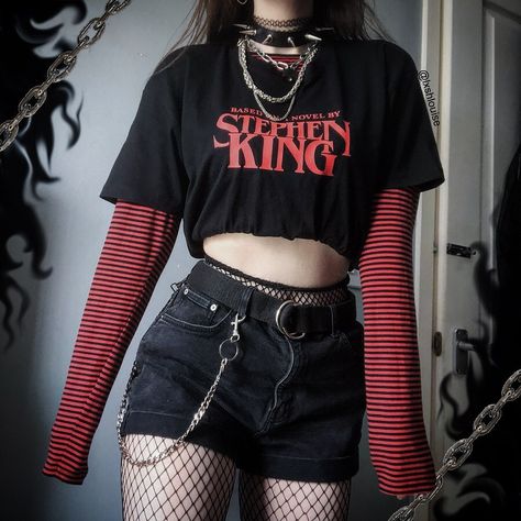 alternative.dark.grunge style⛓ on Instagram: ““i said, im not gonna hurt ya...” finish the quote 😈 loooook at this tee @blvck.pl i love it !! stephen king is amazing and the shining is…” Red Grunge Aesthetic Outfits, Red Grunge Aesthetic, Moda Grunge, Red Grunge, Egirl Fashion, E Girl Outfits, Grunge Shirt, Aesthetic Grunge Outfit, Grunge Dress