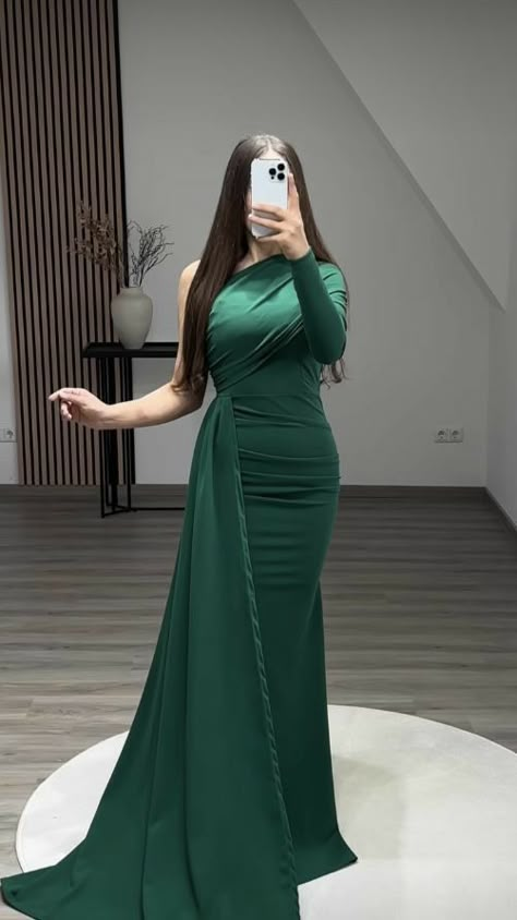 Jumpsuit Soiree, Elegant Dresses Classy Modest, Dress Soiree, Pretty Dresses Casual, Muslim Evening Dresses, Green Evening Dress, Gowns Dresses Elegant, Dinner Dress Classy, Women Dresses Classy