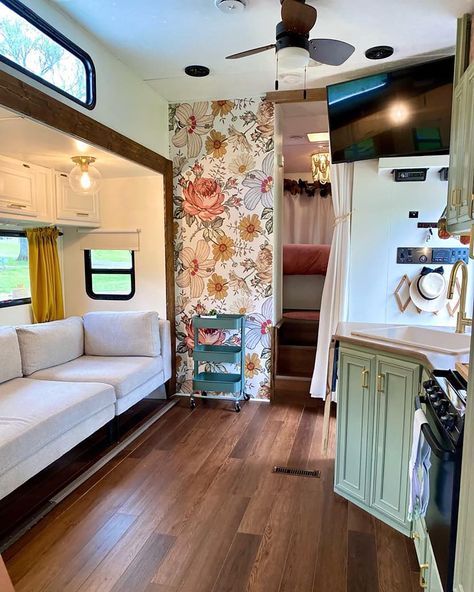 Paint Vinyl Flooring, Rv Renovation Ideas, Camper Decorating, Rv Living Room, Glamping Trailer, Rv Interior Design, Glamper Camper, Rv Interior Remodel, Paint Vinyl