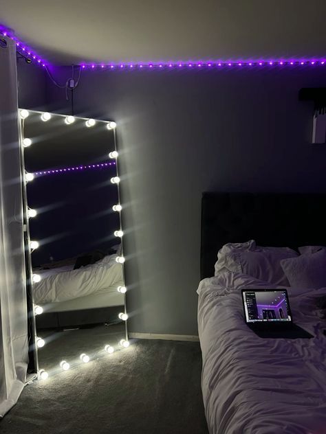 Mirror For Room Aesthetic, Room With Full Length Mirror, Full Body Mirror Small Bedroom Ideas, Big Mirror Aesthetic Room, Big Body Mirror Bedroom, Body Mirror On Wall, Light Up Body Mirror, Mirror For Room Bedrooms, Dresser Decor Mirror