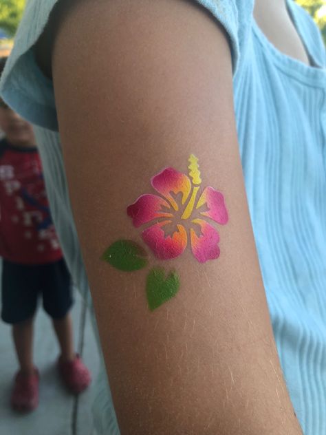 Bright Pink Hibiscus Flower Airbrush Tattoo on arm by High Jinks Fun Hawaiian Flower Face Paint, Hibiscus Flower Face Paint, Hibiscus Face Paint, Hibiscus Flower Makeup, Hibiscus Makeup, Makeup For Cosplay, Airbrush Crafts, Pirate Face, Face Painting Stencils