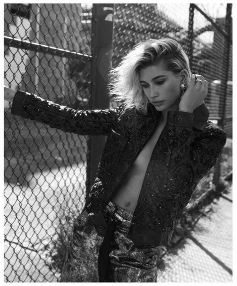 Hailey Baldwin Model, Rock Photoshoot, Hailey Baldwin News, Prop Stylist, Vogue Us, Vogue Japan, Hailey Baldwin, Fashion Photography Editorial, Fashion Images