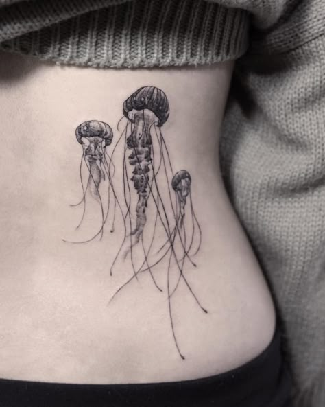 Jellyfishes💦 Design/tattoo by @young_in_frame ° Contact KakaoTalk/Line I Hai Tattoo, Upper Leg Tattoos, 16 Tattoo, Jellyfish Tattoo, Muster Tattoos, Ocean Tattoos, Henna Tattoo Designs, Pattern Tattoo, Design Tattoo